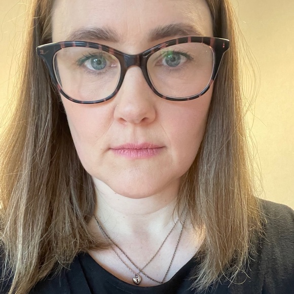 Meet your Posher, Elaine - Picture 1 of 5